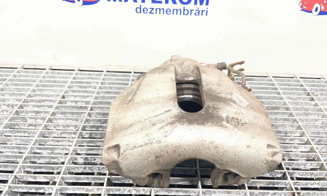 ETRIER FATA DREAPTA VOLKSWAGEN PASSAT B5.5 2000-2005