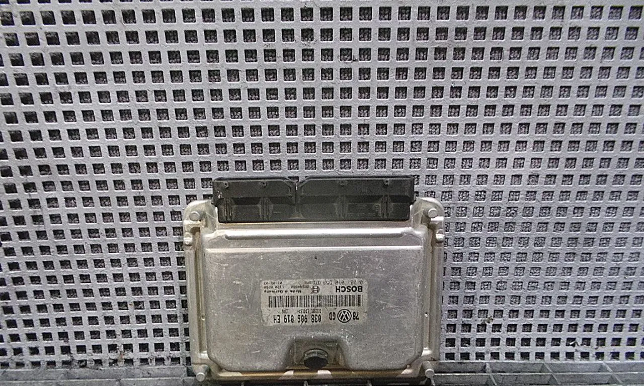 CALCULATOR MOTOR VOLKSWAGEN PASSAT B5.5 Variant 2000-2005