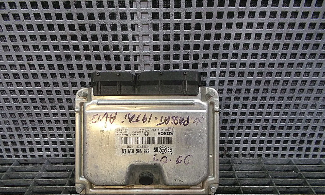 CALCULATOR MOTOR VOLKSWAGEN PASSAT B5.5 Variant 2000-2005