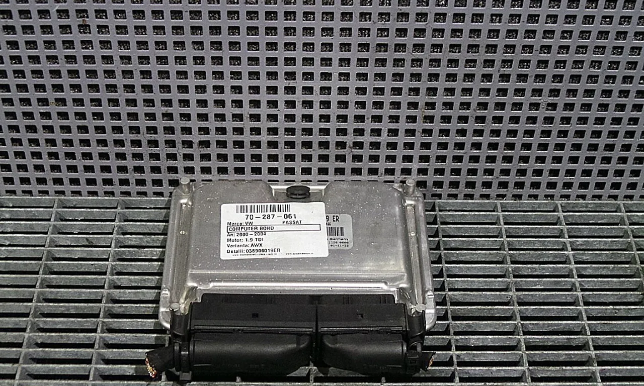 CALCULATOR MOTOR VOLKSWAGEN PASSAT B5.5 Variant 2000-2005