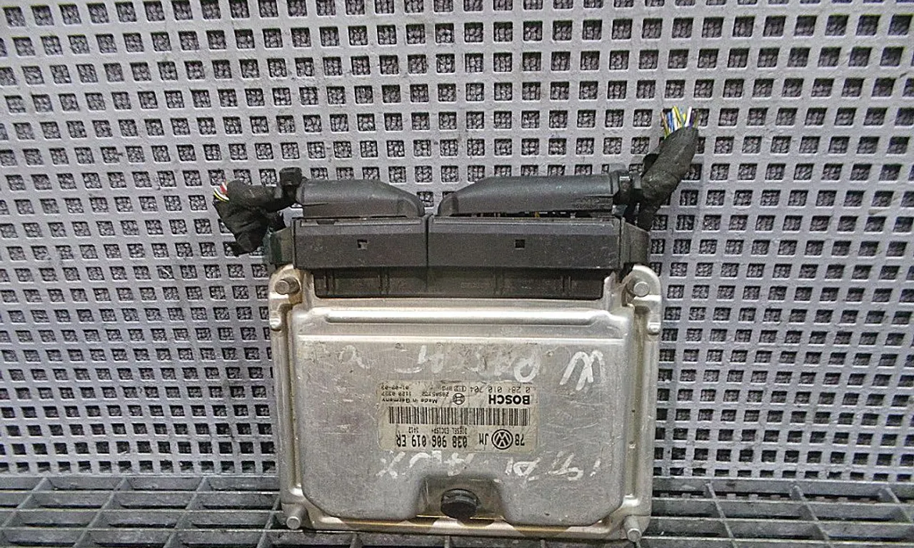 CALCULATOR MOTOR VOLKSWAGEN PASSAT B5.5 Variant 2000-2005