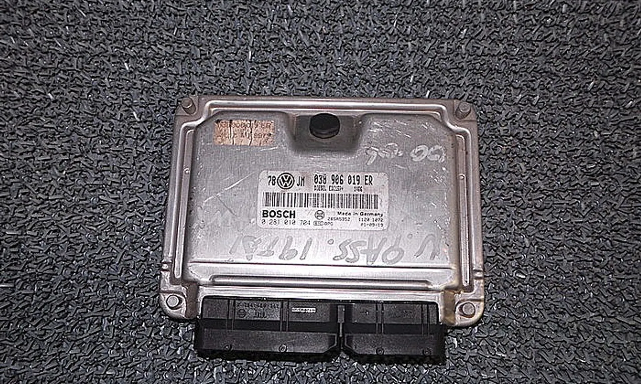 CALCULATOR MOTOR VOLKSWAGEN PASSAT B5.5 Variant 2000-2005