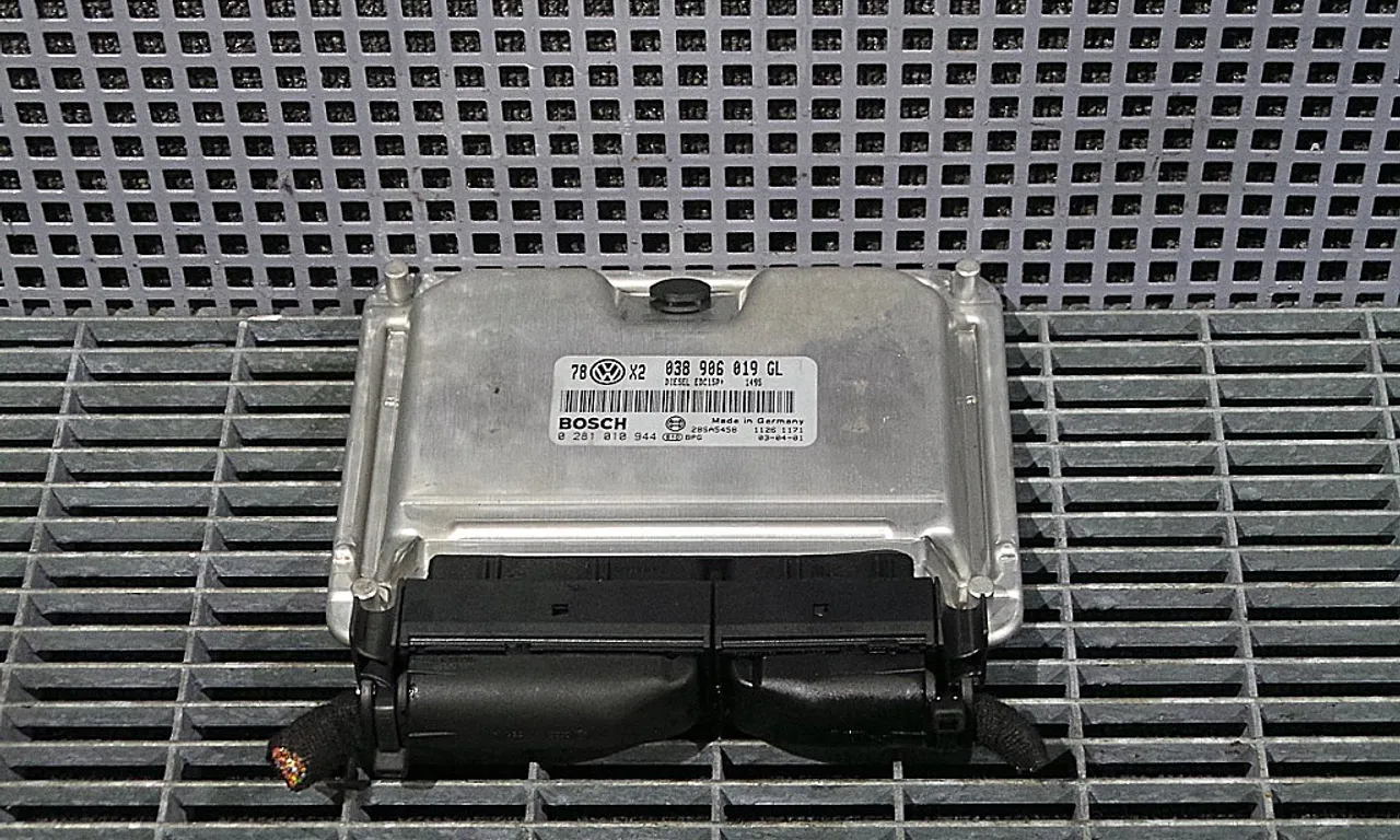 CALCULATOR MOTOR VOLKSWAGEN PASSAT B5.5 Variant 2000-2005
