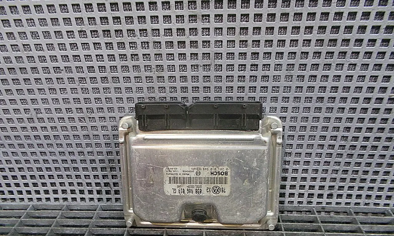 CALCULATOR MOTOR VOLKSWAGEN PASSAT B5.5 Variant 2000-2005