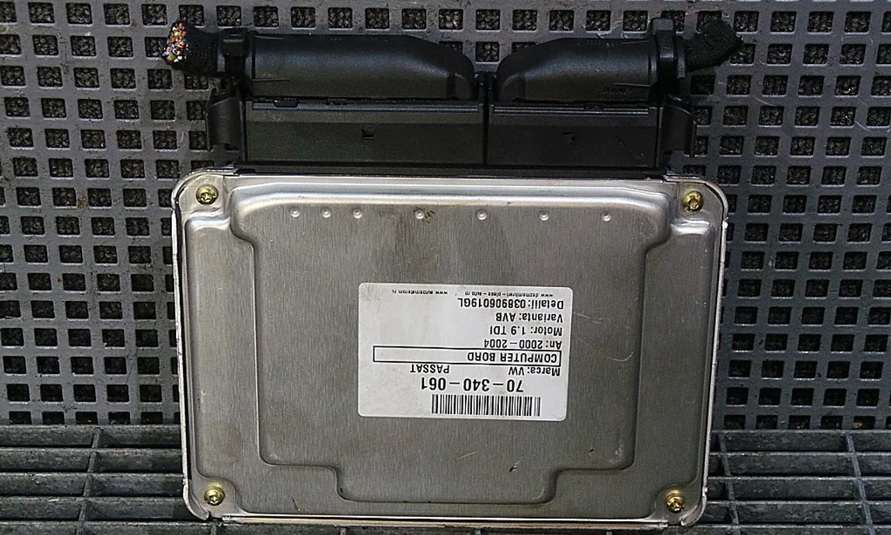 CALCULATOR MOTOR VOLKSWAGEN PASSAT B5.5 Variant 2000-2005
