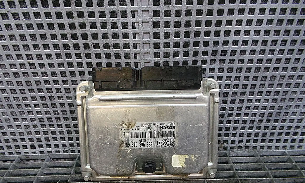 CALCULATOR MOTOR VOLKSWAGEN PASSAT B5.5 Variant 2000-2005