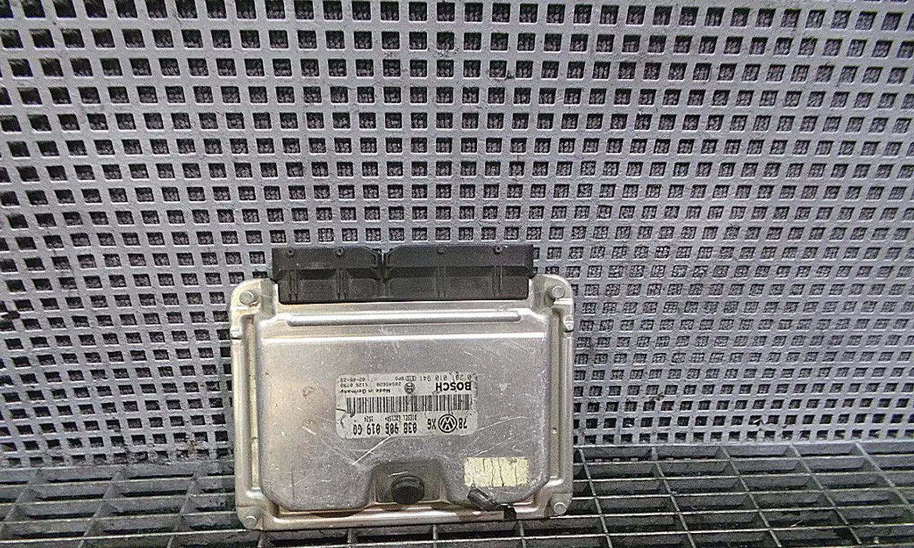 CALCULATOR MOTOR VOLKSWAGEN PASSAT B5.5 Variant 2000-2005