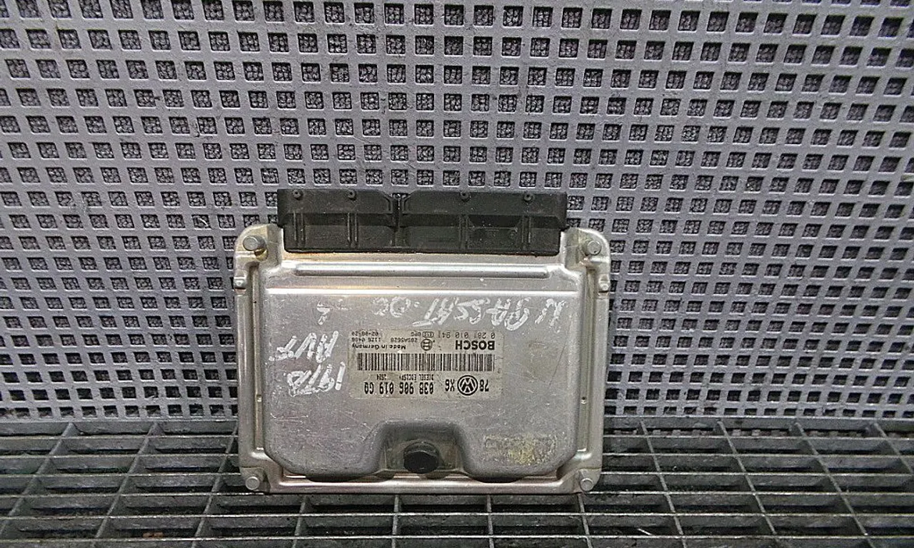 CALCULATOR MOTOR VOLKSWAGEN PASSAT B5.5 Variant 2000-2005