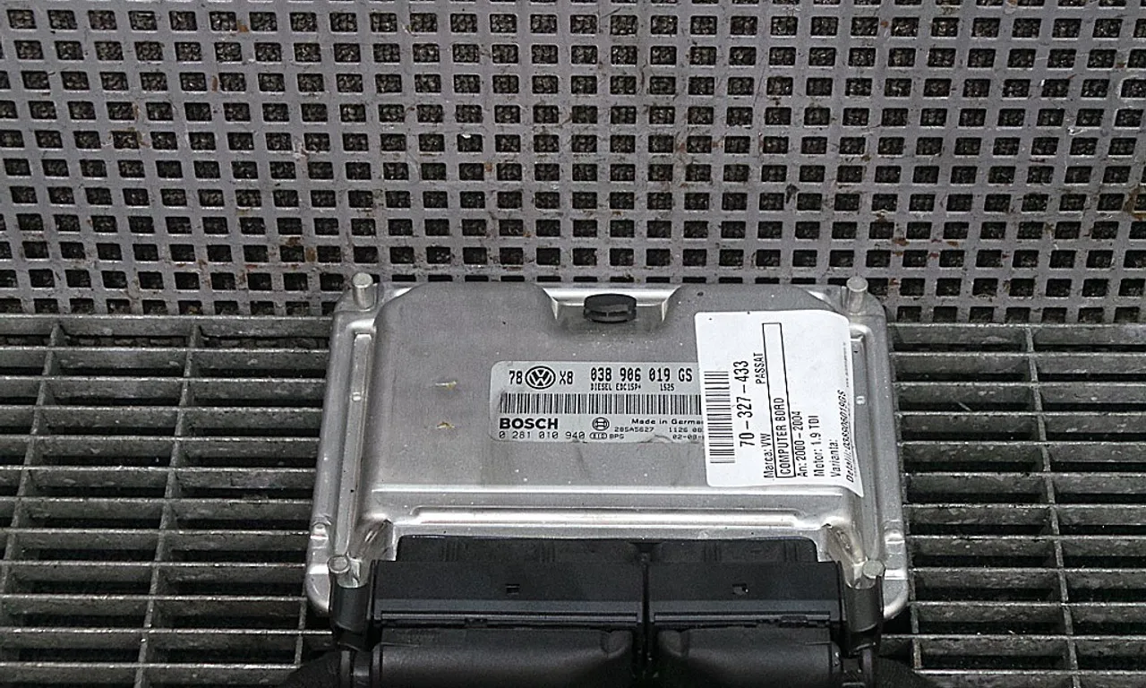 CALCULATOR MOTOR VOLKSWAGEN PASSAT B5.5 Variant 2000-2005