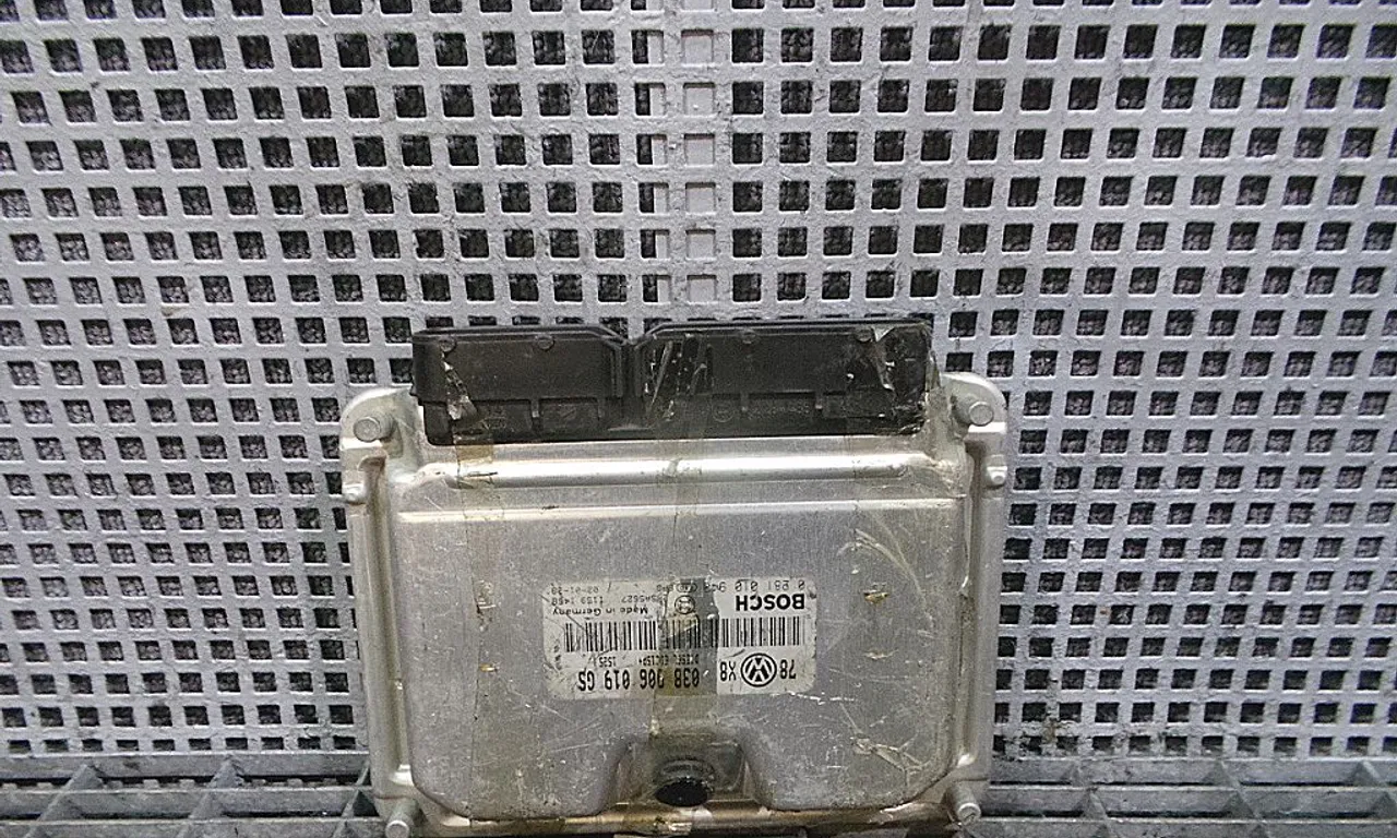 CALCULATOR MOTOR VOLKSWAGEN PASSAT B5.5 Variant 2000-2005