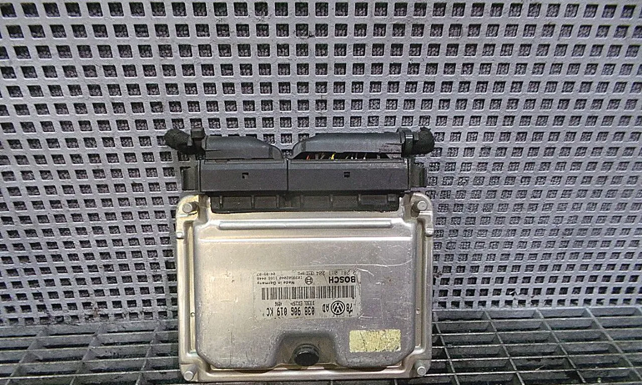 CALCULATOR MOTOR VOLKSWAGEN PASSAT B5.5 Variant 2000-2005