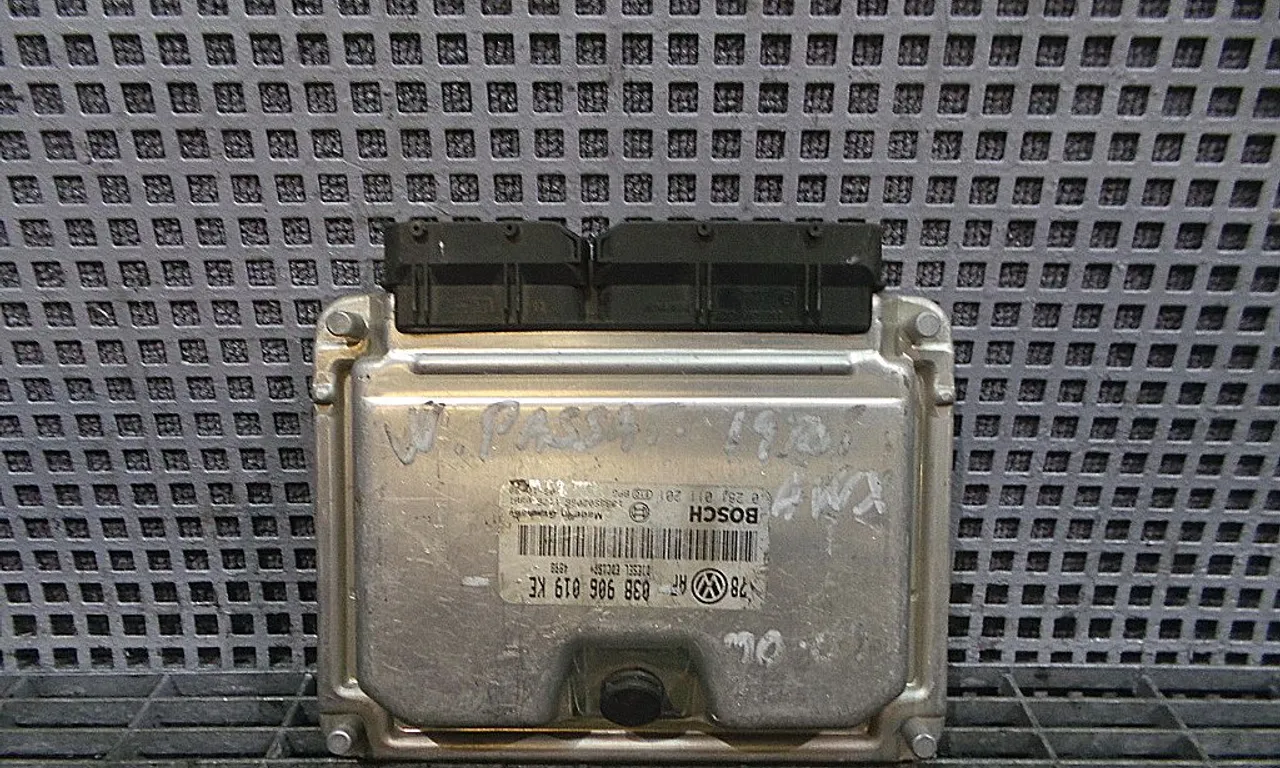 CALCULATOR MOTOR VOLKSWAGEN PASSAT B5.5 Variant 2000-2005