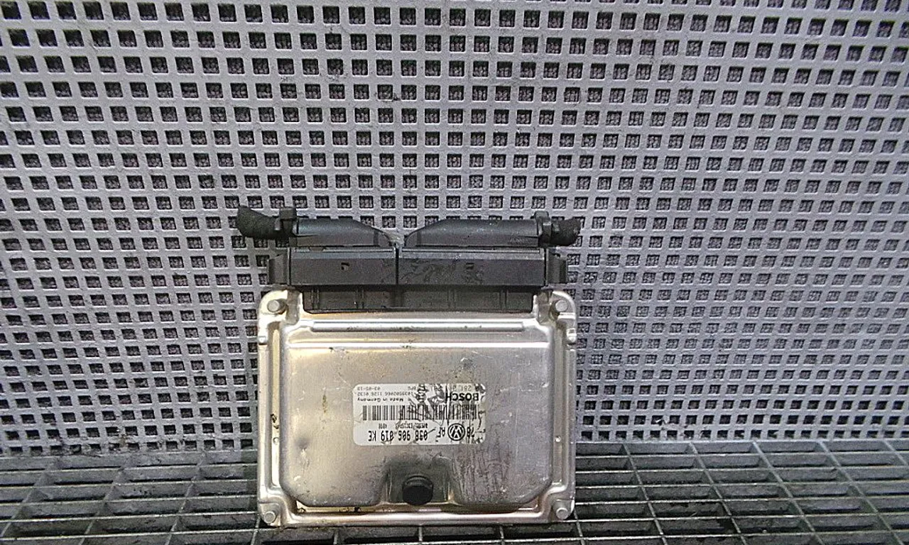 CALCULATOR MOTOR VOLKSWAGEN PASSAT B5.5 Variant 2000-2005