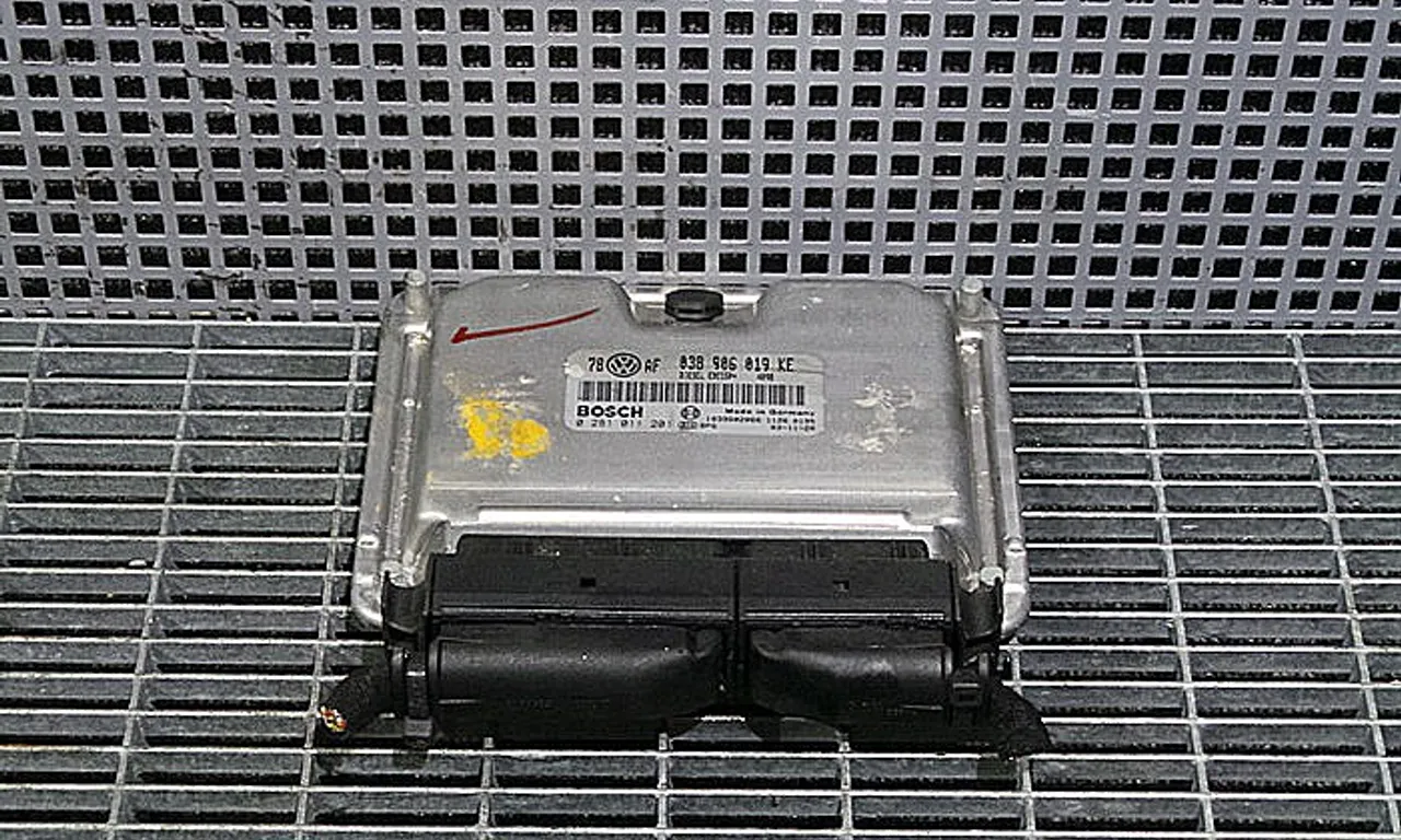 CALCULATOR MOTOR VOLKSWAGEN PASSAT B5.5 Variant 2000-2005