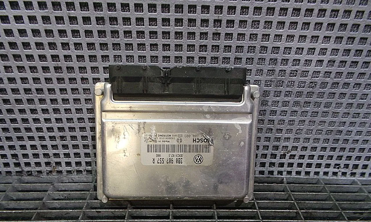 CALCULATOR MOTOR VOLKSWAGEN PASSAT B5.5 Variant 2000-2005