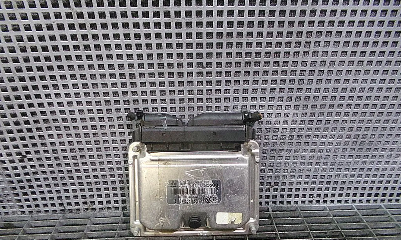 CALCULATOR MOTOR VOLKSWAGEN PASSAT B5.5 Variant 2000-2005