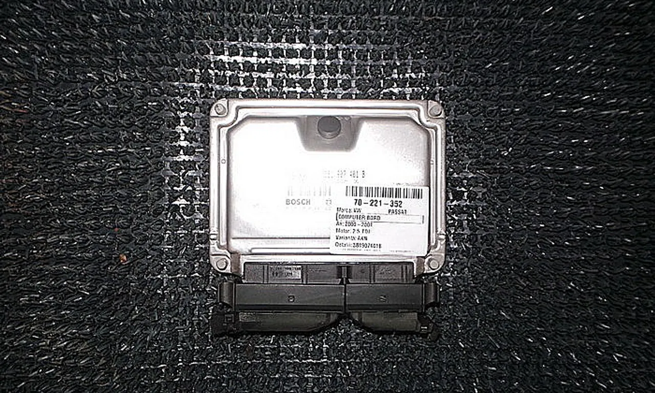 CALCULATOR MOTOR VOLKSWAGEN PASSAT B5.5 Variant 2000-2005