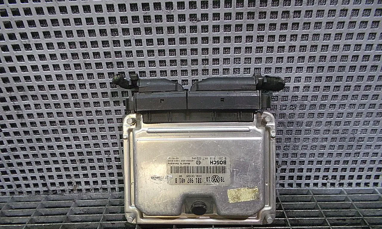 CALCULATOR MOTOR VOLKSWAGEN PASSAT B5.5 Variant 2000-2005