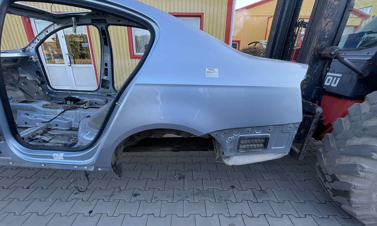ARIPA SPATE STANGA VOLKSWAGEN PASSAT B6 2005-2011