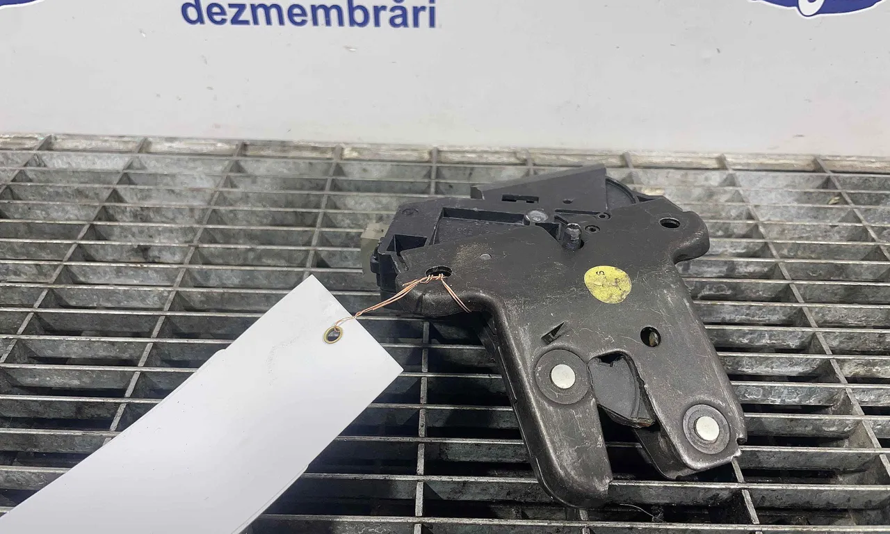 INCUIETOARE CAPOTA SPATE VOLKSWAGEN PASSAT B6 2005-2011