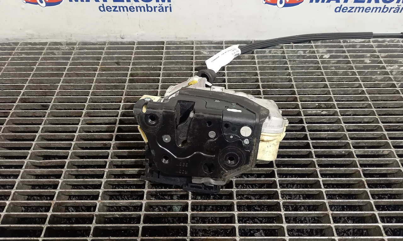 INCUIETOARE USA FATA DREAPTA VOLKSWAGEN PASSAT B6 2005-2011
