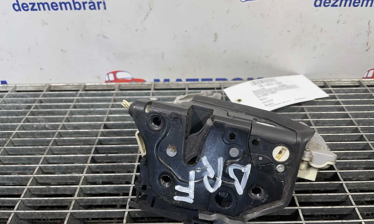 INCUIETOARE USA FATA DREAPTA VOLKSWAGEN PASSAT B6 2005-2011