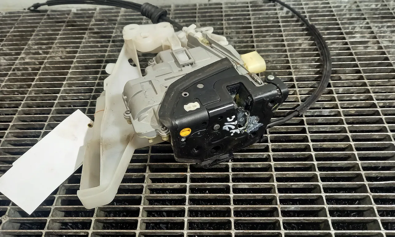 INCUIETOARE USA FATA STANGA VOLKSWAGEN PASSAT B6 2005-2011