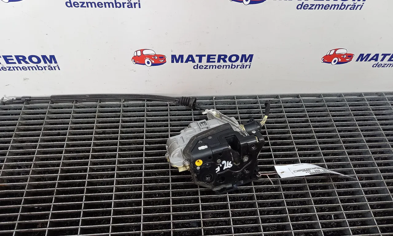 INCUIETOARE USA FATA STANGA VOLKSWAGEN PASSAT B6 2005-2011