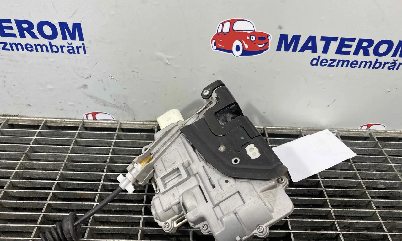 INCUIETOARE USA FATA STANGA VOLKSWAGEN PASSAT B6 2005-2011