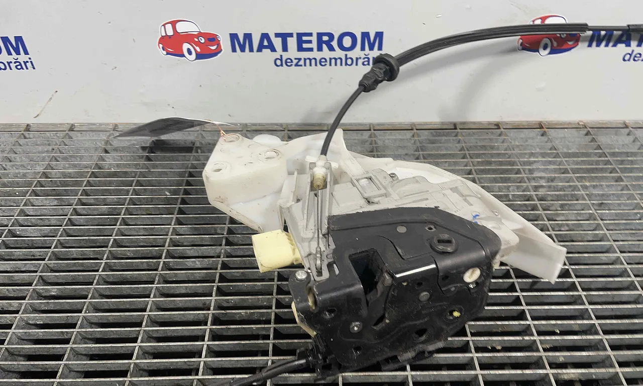 INCUIETOARE USA SPATE DREAPTA VOLKSWAGEN PASSAT B6 2005-2011