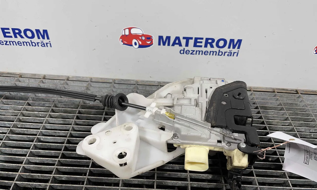 INCUIETOARE USA SPATE DREAPTA VOLKSWAGEN PASSAT B6 2005-2011