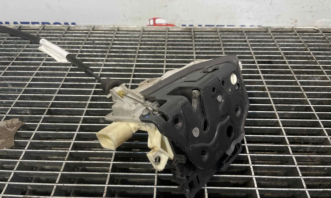 INCUIETOARE USA SPATE DREAPTA VOLKSWAGEN PASSAT B6 2005-2011