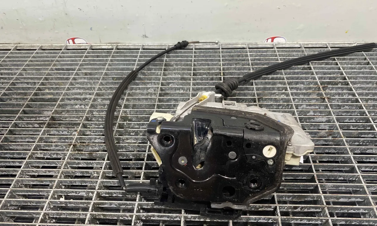 INCUIETOARE USA SPATE DREAPTA VOLKSWAGEN PASSAT B6 2005-2011