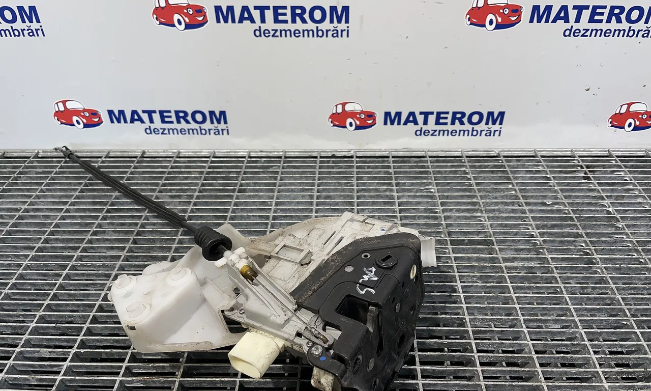 INCUIETOARE USA SPATE DREAPTA VOLKSWAGEN PASSAT B6 2005-2011