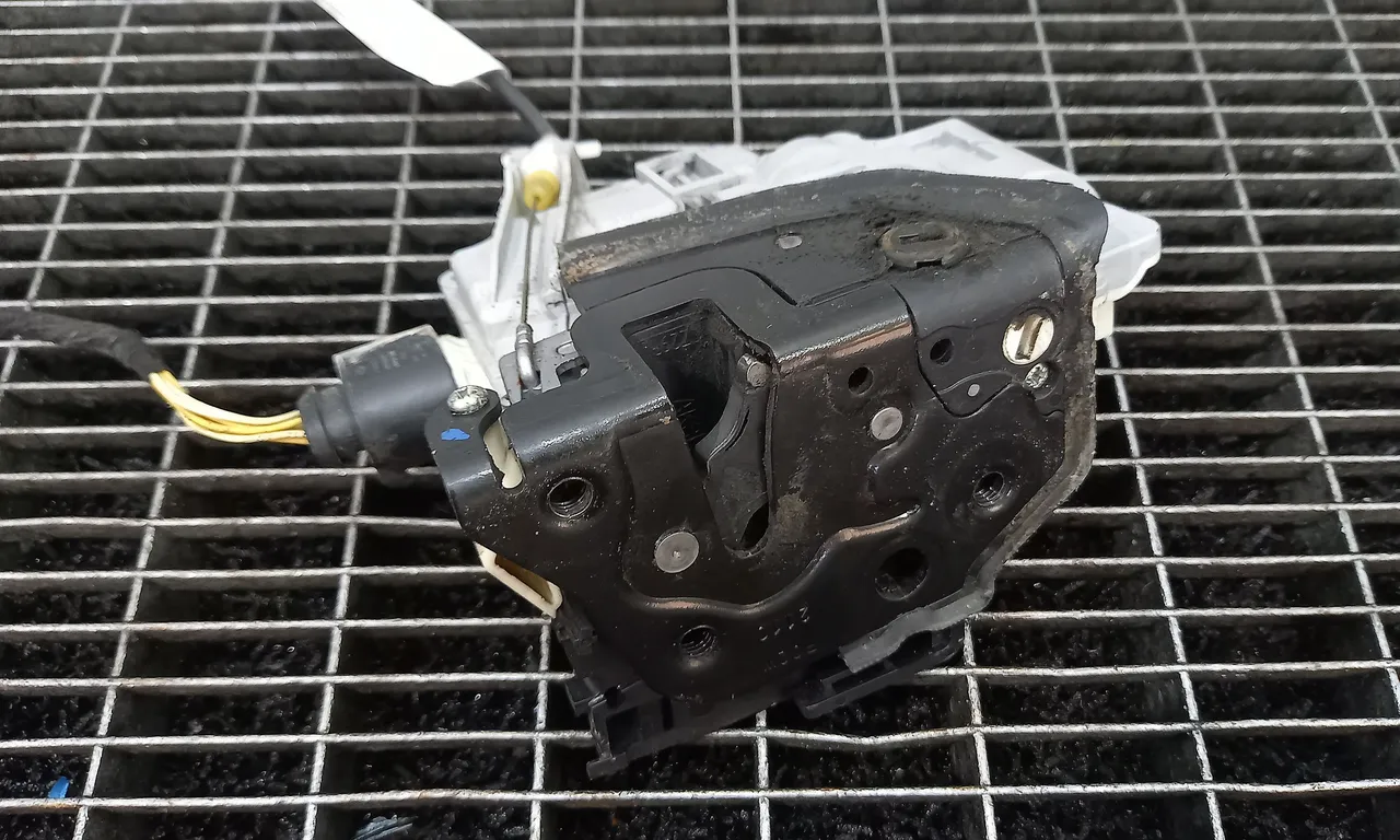 INCUIETOARE USA SPATE DREAPTA VOLKSWAGEN PASSAT B6 2005-2011