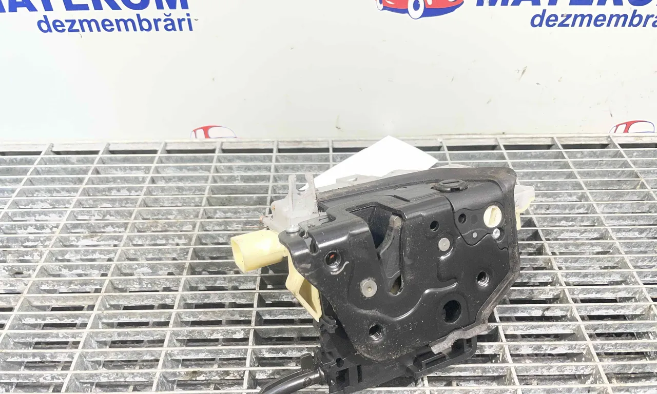 INCUIETOARE USA SPATE DREAPTA VOLKSWAGEN PASSAT B6 2005-2011