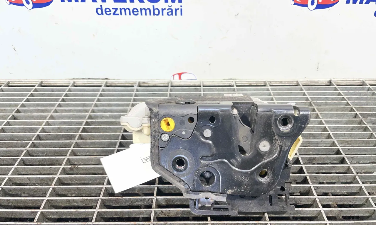 INCUIETOARE USA SPATE STANGA VOLKSWAGEN PASSAT B6 2005-2011