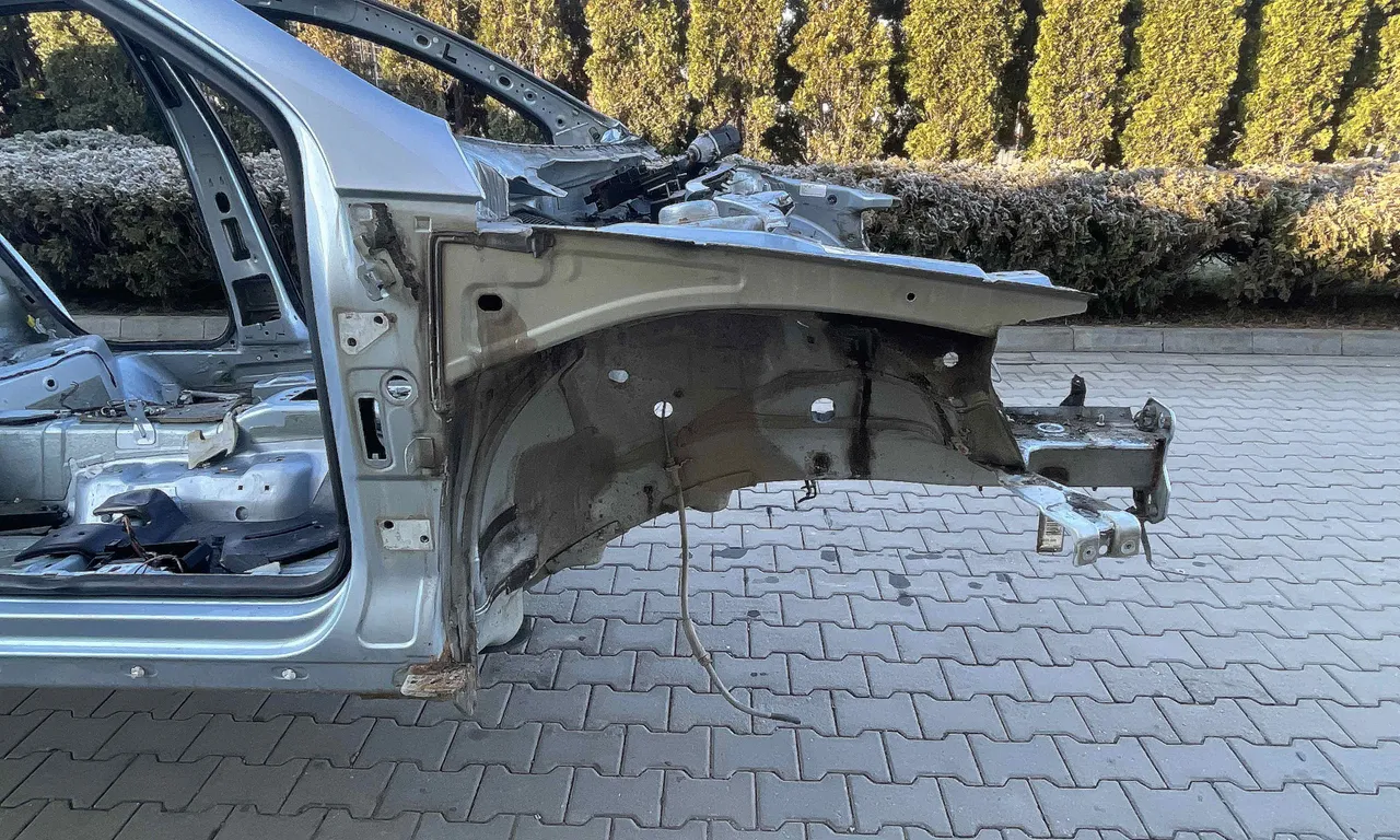 LONJERON DREAPTA VOLKSWAGEN PASSAT B6 2005-2011