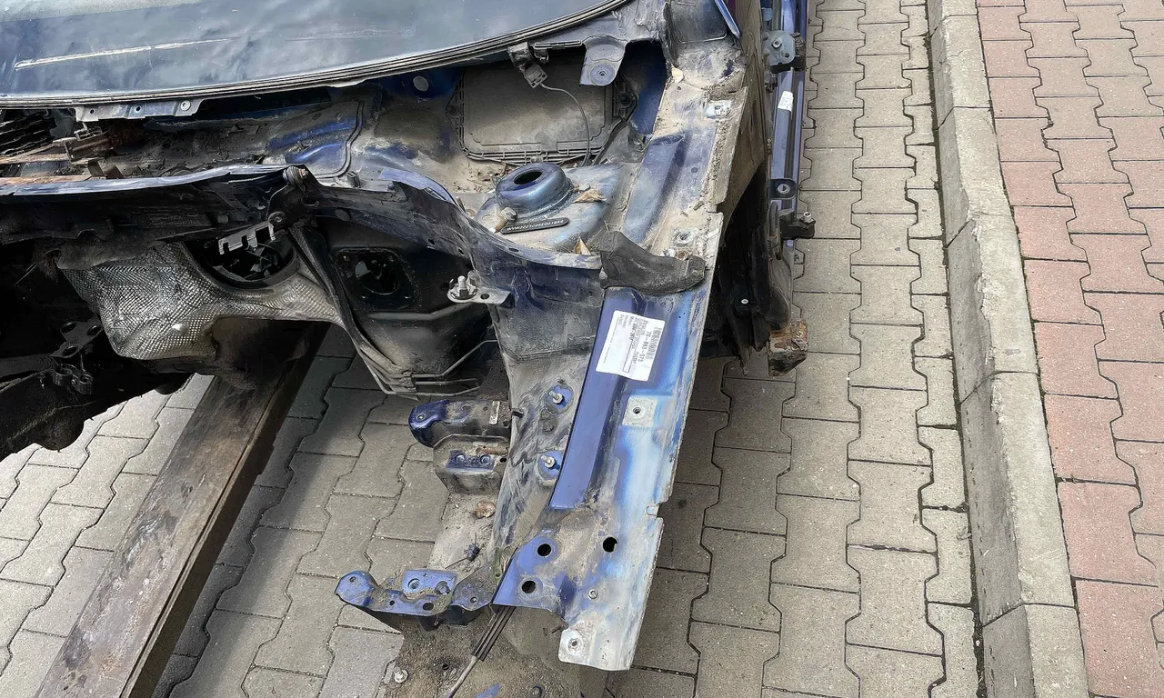 LONJERON STANGA VOLKSWAGEN PASSAT B6 2005-2011