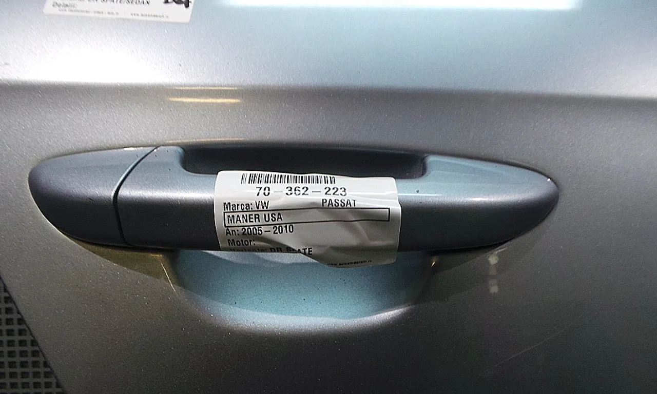 MANER USA SPATE DREAPTA VOLKSWAGEN PASSAT B6 2005-2011