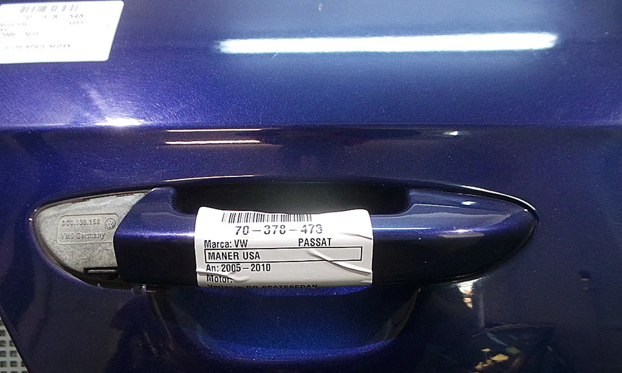 MANER USA SPATE DREAPTA VOLKSWAGEN PASSAT B6 2005-2011