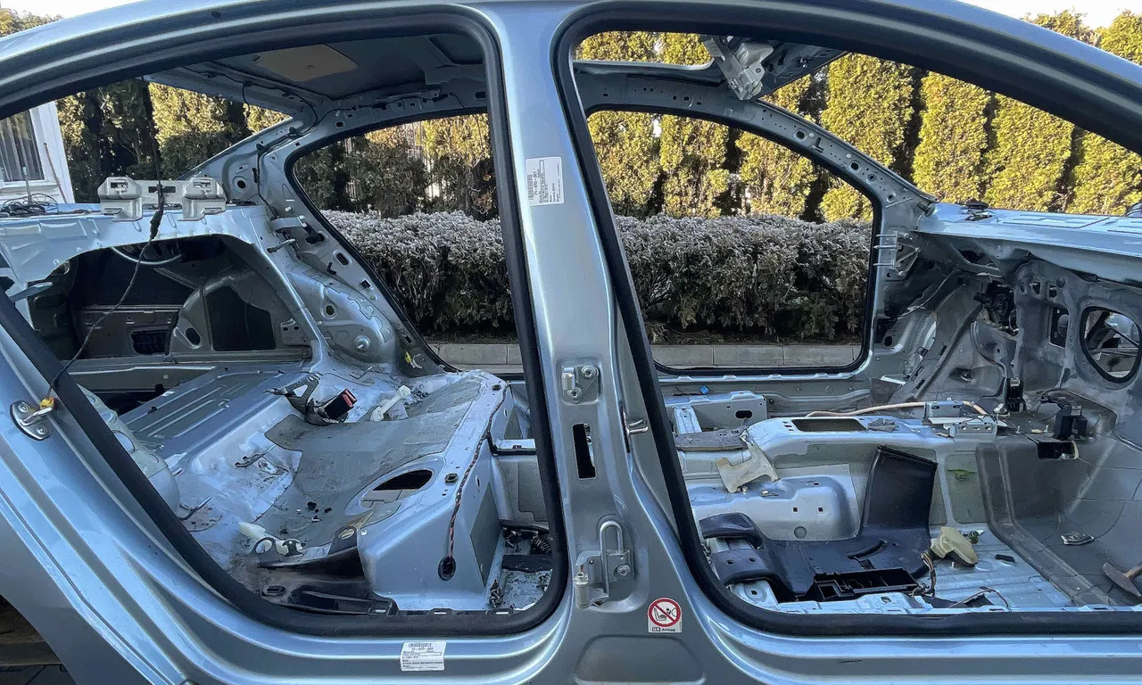 STALP MIJLOC DREAPTA VOLKSWAGEN PASSAT B6 2005-2011
