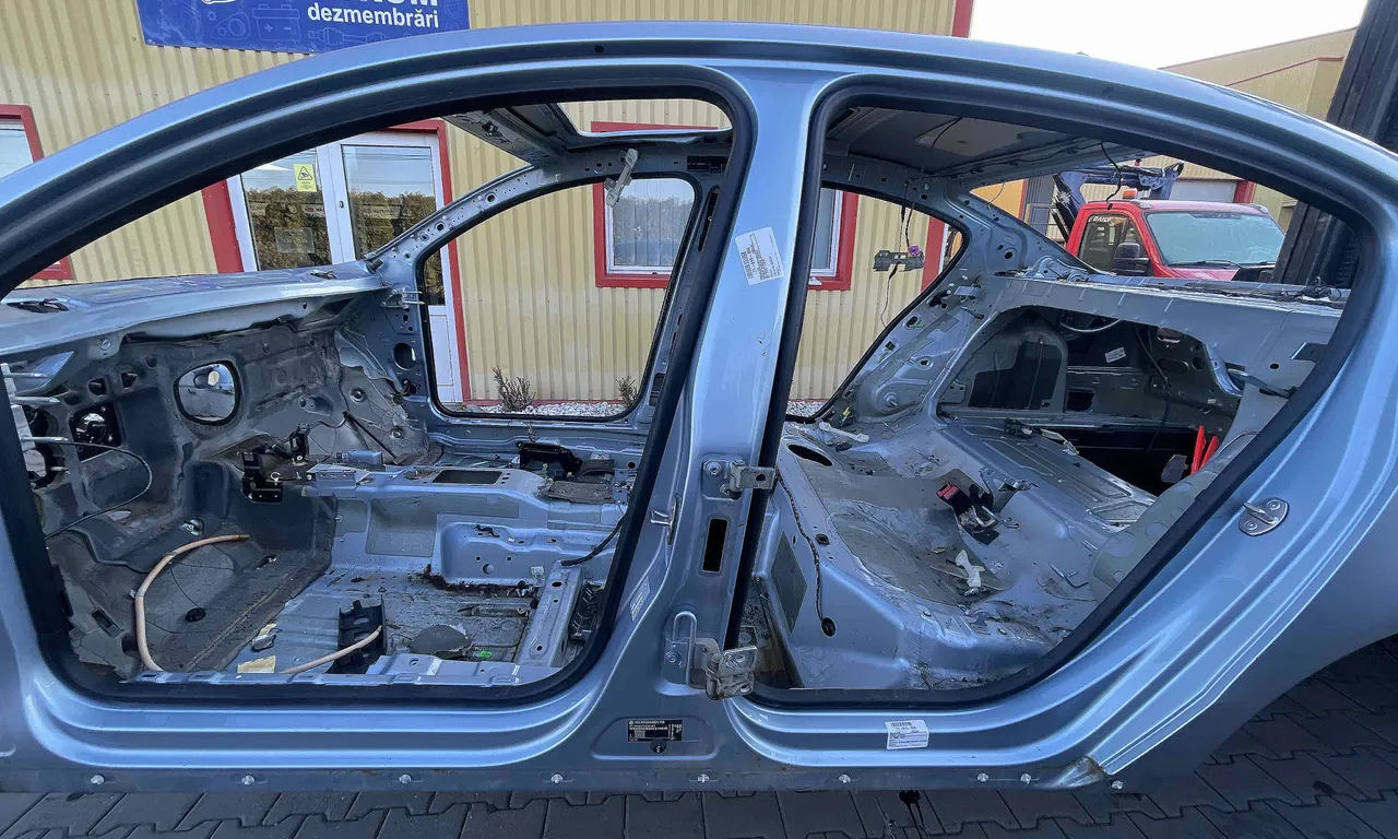 STALP MIJLOC STANGA VOLKSWAGEN PASSAT B6 2005-2011