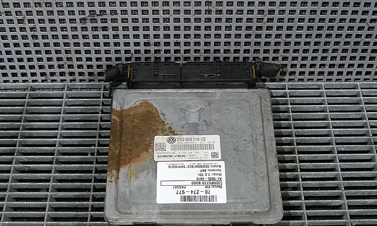 CALCULATOR MOTOR VOLKSWAGEN PASSAT B6 2005-2011
