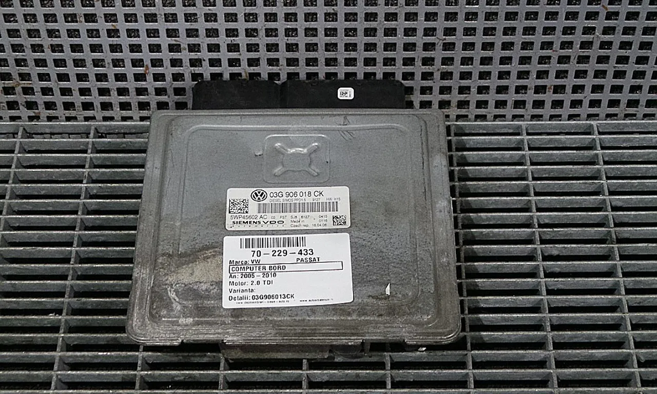 CALCULATOR MOTOR VOLKSWAGEN PASSAT B6 2005-2011