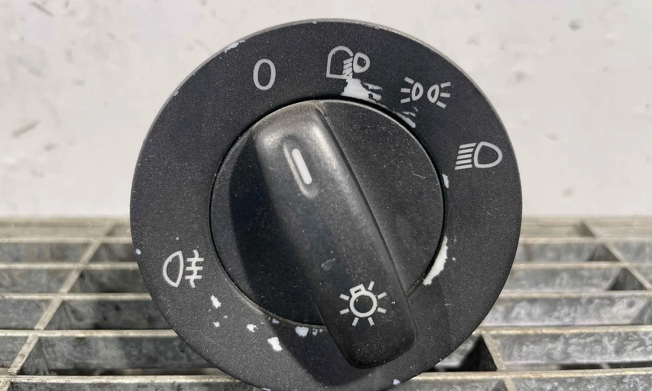 INTRERUPATOR LUMINI VOLKSWAGEN PASSAT B6 2005-2011