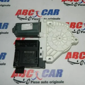 Motoras macara usa stanga fata