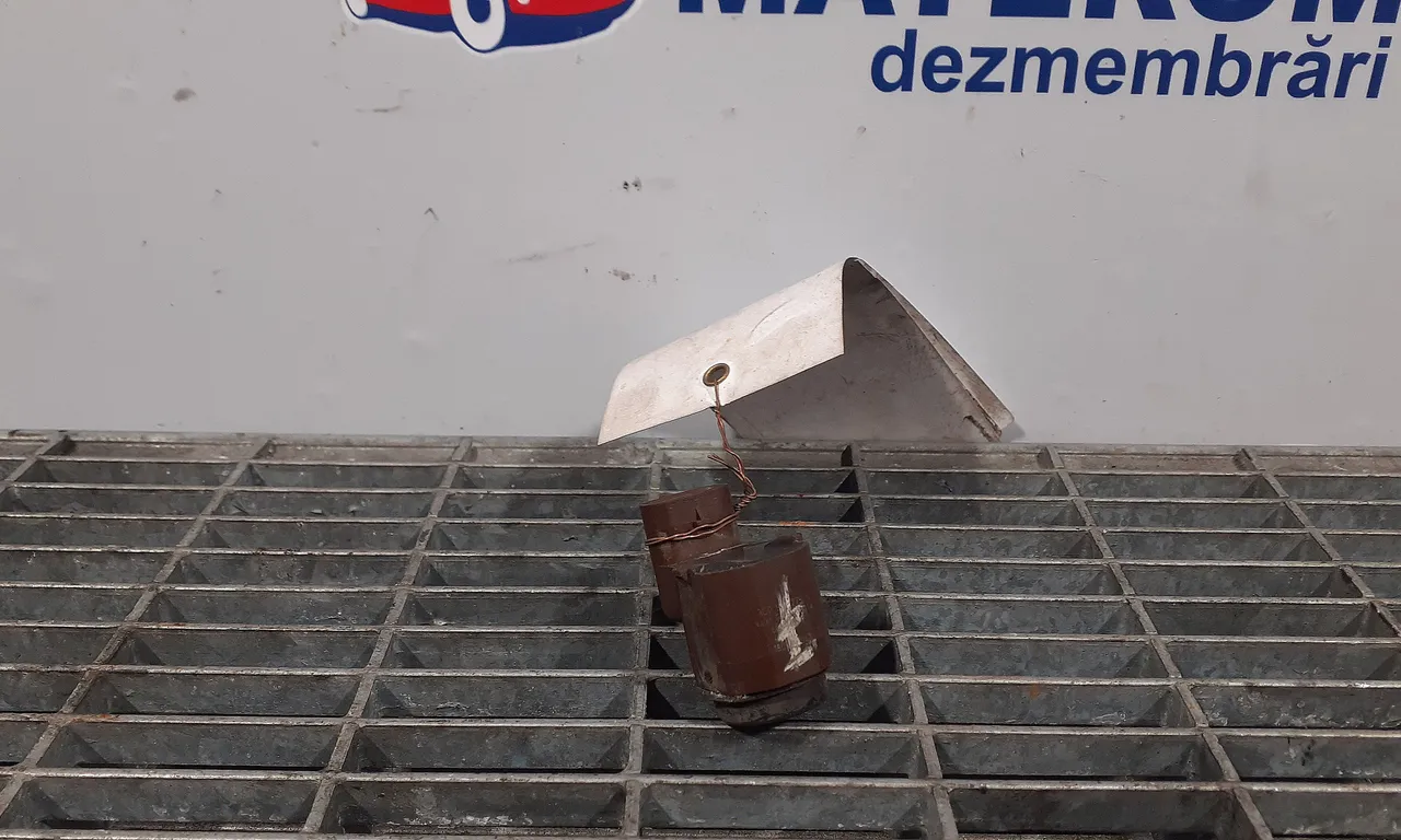SENZOR PARCARE FATA VOLKSWAGEN PASSAT B6 2005-2011