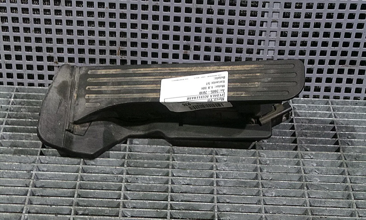 PEDALA ACCELERATIE VOLKSWAGEN PASSAT B6 2005-2011