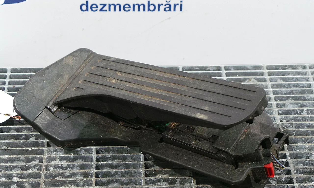 PEDALA ACCELERATIE VOLKSWAGEN PASSAT B6 2005-2011